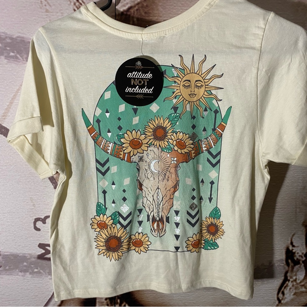Cute shorter top. Not quite a crop.